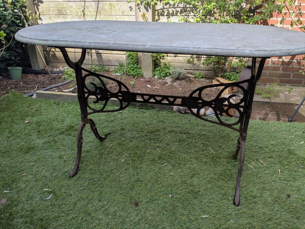 Natuurstenen tuintafel, met onderstel van gietijzer, Tuin en Terras, Tuintafels, Ophalen, Ovaal