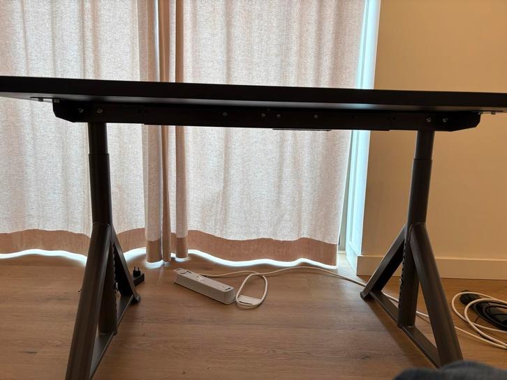 IKEA Bureau - In hoogte verstelbaar, Huis en Inrichting, Bureaus, Gebruikt, Bureau, In hoogte verstelbaar, Ophalen