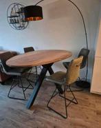 Hoge diner tafel ei-vorm, Ophalen, Inclusief barstoelen