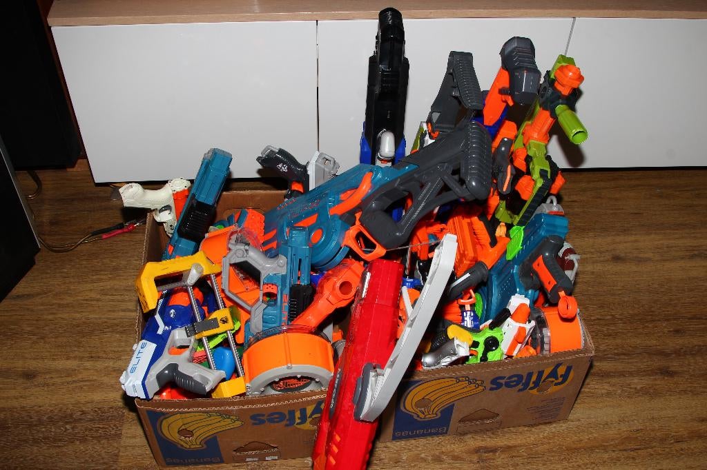 Grote partij Nerf geweren en soortgelijk +diverse onderdelen, Ophalen of Verzenden, Gebruikt