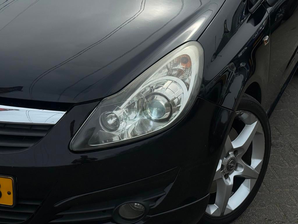 Opel Corsa 1.6-16V GSI PANO/PDC/NAVI/XENON/RODE GORDELS/LMVE, Parkeersensor, Stof, Gebruikt, Zwart