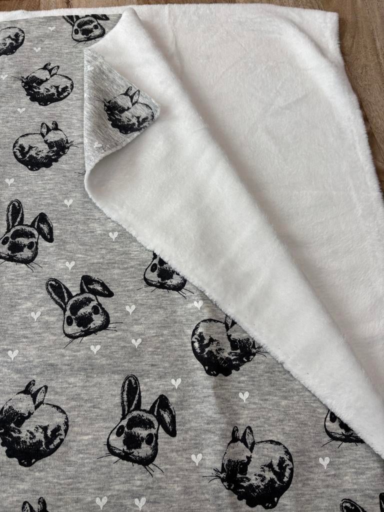 Stof met konijnenprint en egels winterstof, Hobby en Vrije tijd, Stoffen en Lappen, Ophalen, Overige materialen, Zo goed als nieuw