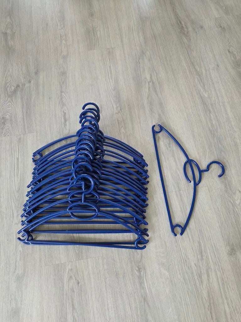 Kledinghangers, Ophalen, Kunststof