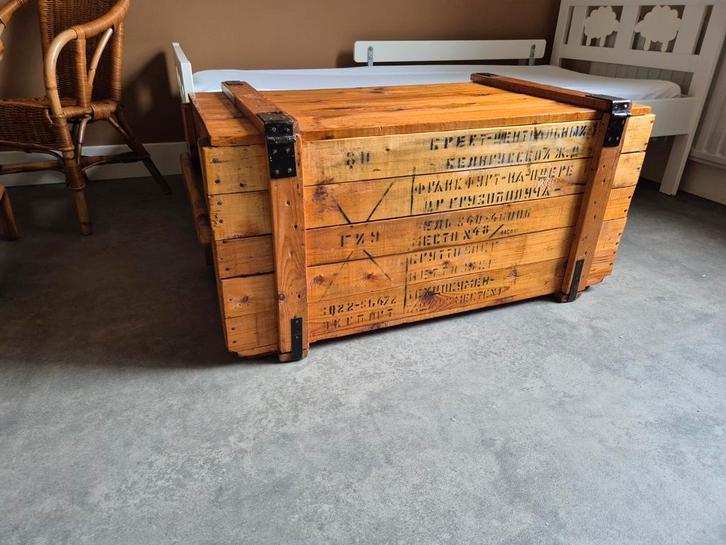 Stoere legerkist / salontafel / dekenkist, Huis en Inrichting, Woonaccessoires | Kisten, Ophalen