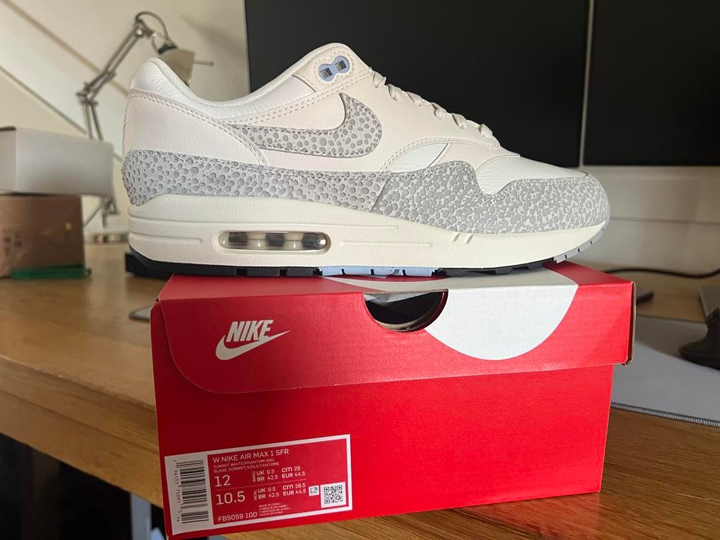 Nike Air Max 1 'Safari Summit White Phantom 44,5, Ophalen of Verzenden, Nieuw, Beige, Sneakers of Gympen