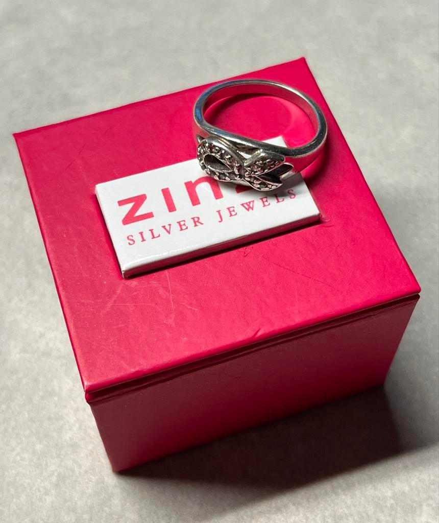 Zinzi Zilveren Ring met Pink Ribbon Strikje en Roze Zirconia, Sieraden, Tassen en Uiterlijk, Ringen, Met kristal, Ophalen of Verzenden