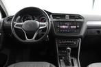 Volkswagen Tiguan 1.5 TSI 150pk DSG Life | Trekhaak | Stoelv, Auto's, Volkswagen, Stof, 4 cilinders, SUV of Terreinwagen, 750 kg