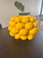 Gele vaas in citroen design, Huis en Inrichting, Woonaccessoires | Vazen, Geel, Aardewerk of Porselein, Ophalen of Verzenden, Zo goed als nieuw