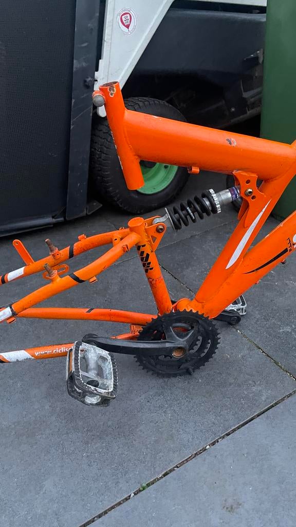 Fietsframe met voorvork en crankstel - Oranje, Fietsen en Brommers, Fietsonderdelen, Ophalen of Verzenden, Gebruikt, Frame