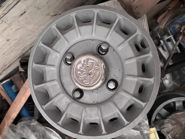 Peugeot 504 wiedoppen (set), Auto-onderdelen, Carrosserie en Plaatwerk, Bumper, Oldtimer onderdelen, Peugeot, Voor, Nieuw, Ophalen of Verzenden