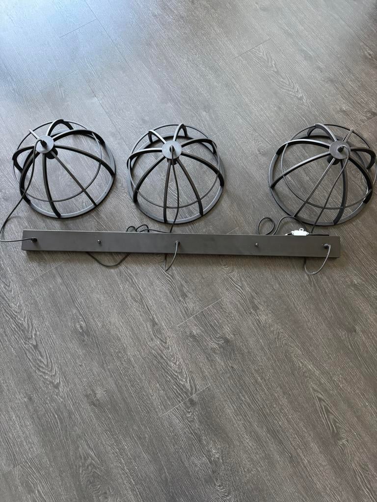 Zwarte metalen hanglamp, Huis en Inrichting, Lampen | Hanglampen, Ophalen, Zo goed als nieuw, Metaal, 75 cm of meer
