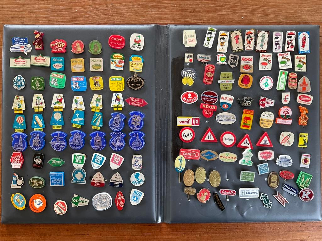 Mapje oude speldjes, voor de liefhebber, Verzamelen, Speldjes, Pins en Buttons, Ophalen of Verzenden, Gebruikt, Overige onderwerpen