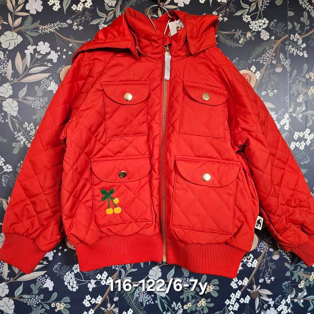Rood gewatteerd jasje met kersen, maat 116/122, Ophalen of Verzenden, Meisje, Jas