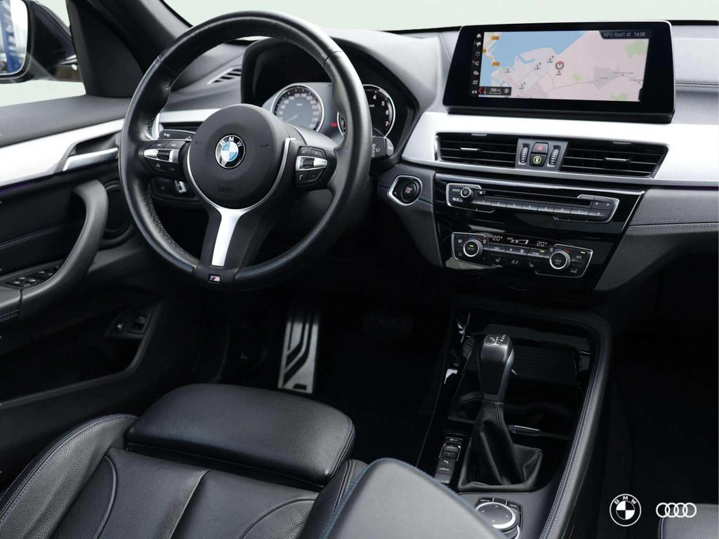BMW X1 xDr25e M SPORT / PANODAK / ACC / LEDER / TREKHAAK / 1, Met garantie (alle), Zwart, Bedrijf, Vierwielaandrijving