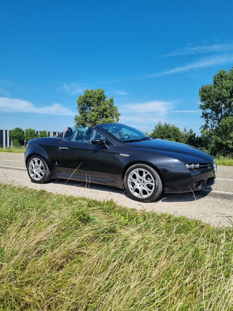 Alfa Romeo Spider 2.2 JTS Exclusive nieuwe koppeling/remmen/, Auto's, Gebruikt, 4 cilinders, Cabriolet, 1505 kg