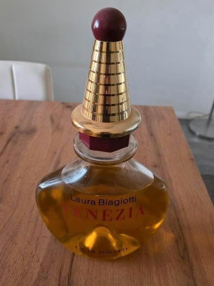 Laura Biagiotti Venezia Factice, Verzamelen, Parfumverzamelingen, Ophalen of Verzenden, Parfumfles, Gevuld