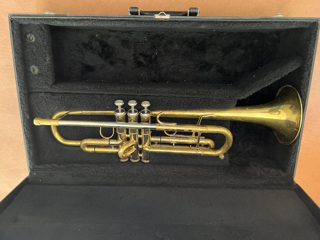 Trompet Eterna 900, Ophalen, Gebruikt, Bes-trompet, Met koffer