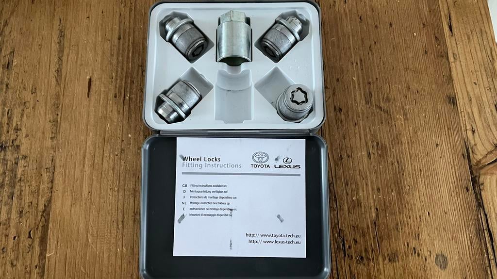 Toyota/Lexus Wielsloten voor o.a. Yariscross (Perfecte staat, Auto-onderdelen, Ophalen of Verzenden, Gebruikt, Toyota