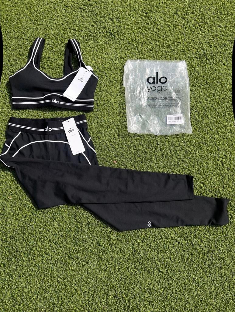 Alo Yoga set vrouwen, Kleding | Dames, Badmode en Zwemkleding, Ophalen of Verzenden, Nieuw, Zwart, Overige typen
