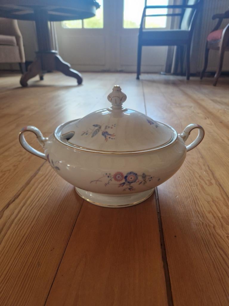 Antieke soepterrine met bloemmotief, Ophalen