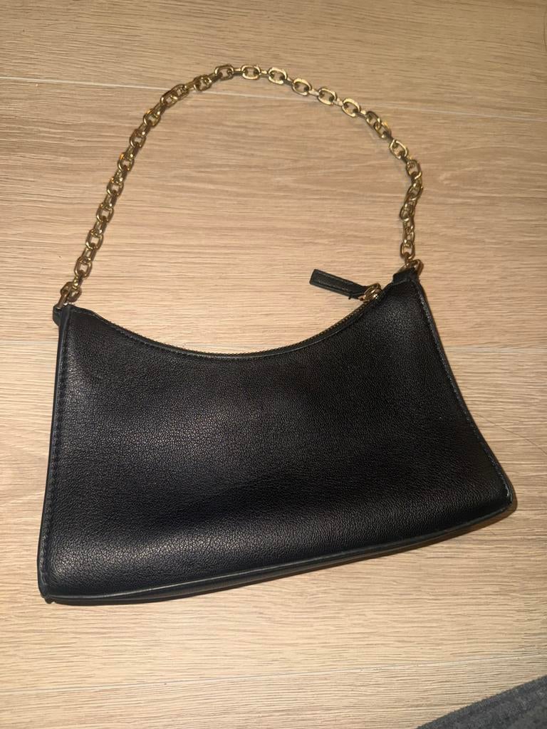 MNG Zwart Schoudertasje met Gouden Ketting, Ophalen of Verzenden, Zo goed als nieuw, Zwart, Schoudertasje