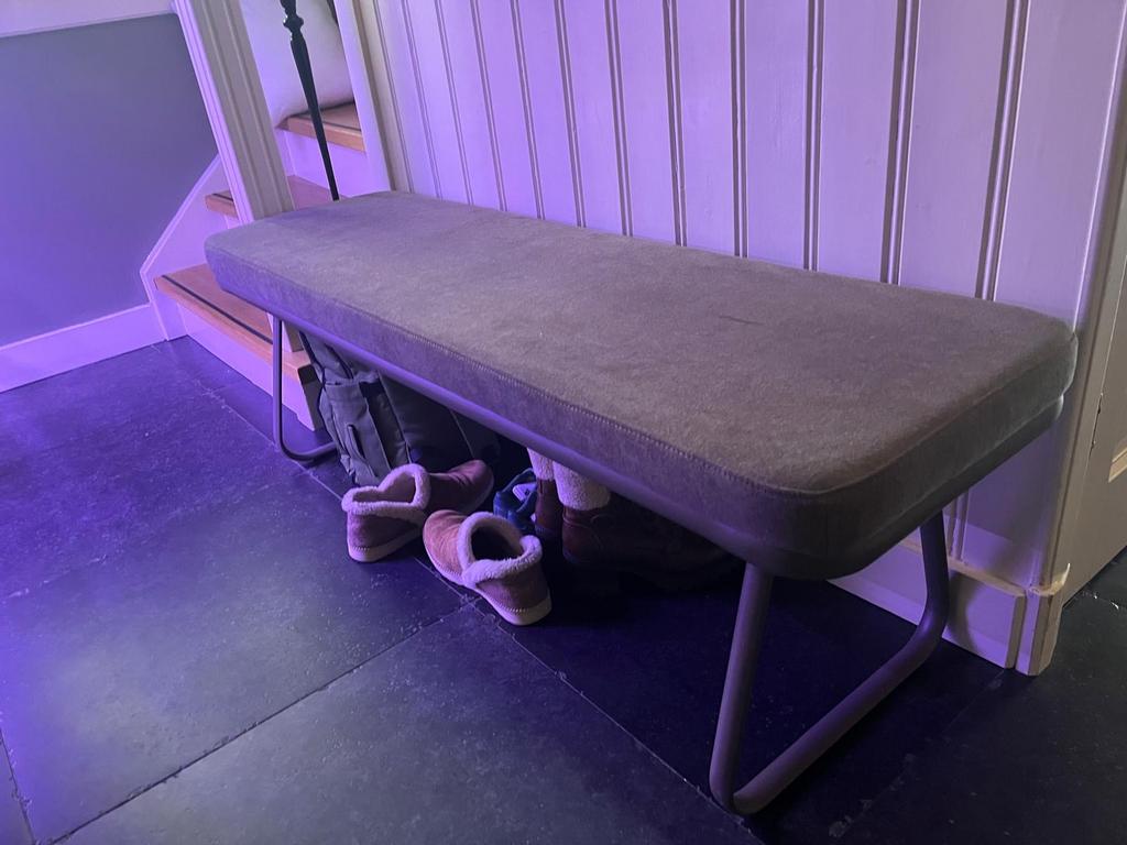 Bankje met stoffen zitting en metalen poten, Ophalen, Overige kleuren, Zo goed als nieuw, Eén