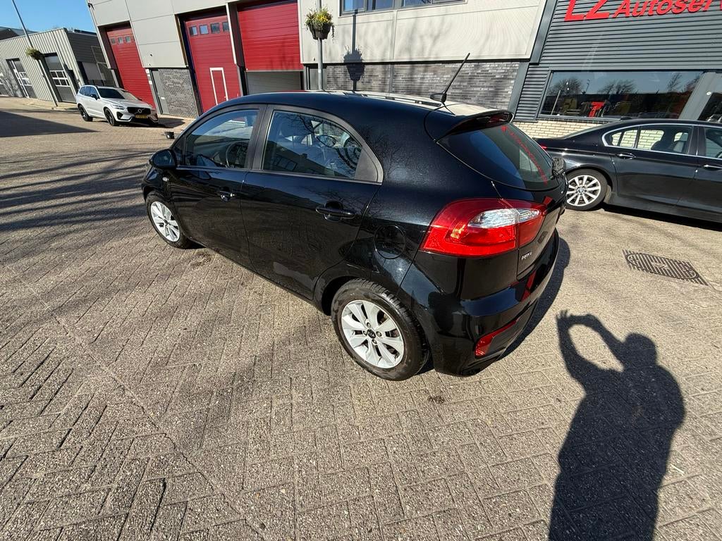 Kia Rio 1.2 I 5DRS 2016 Zwart, Auto's, Kia, Bedrijf, Rio, Benzine, C, Hatchback, Handgeschakeld, Origineel Nederlands, Zwart, Voorwielaandrijving