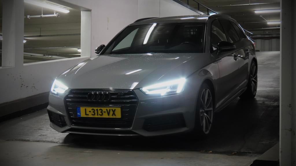 Audi A4 | 2.0 TFSI | 190pk | Sport | Black Edition, Zwart, 1984 cc, Leder, Stationwagon