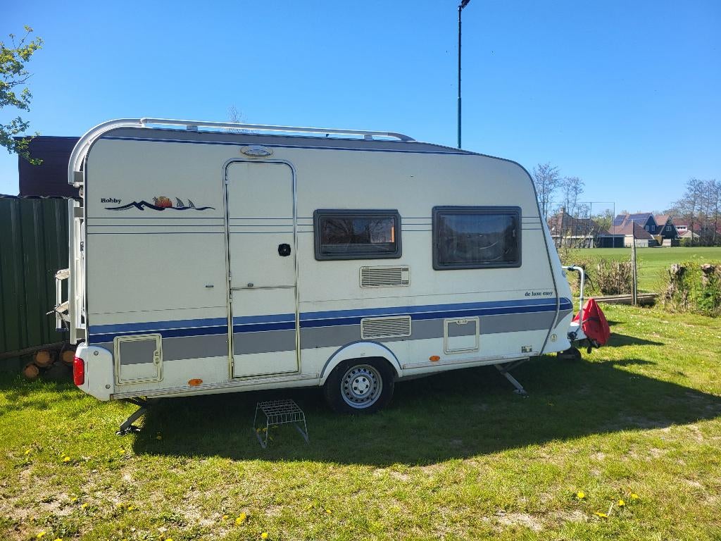 Hobby deluxe easy, Caravans en Kamperen, Caravans, Particulier, tot en met 4, 750 - 1000 kg, Treinzit, Hobby, Omvormbare zithoek
