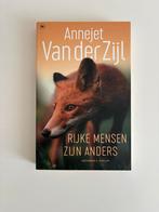 Annejet van der Zijl - Rijke mensen zijn anders, Nieuw, Nederland, Ophalen of Verzenden, Annejet van der Zijl