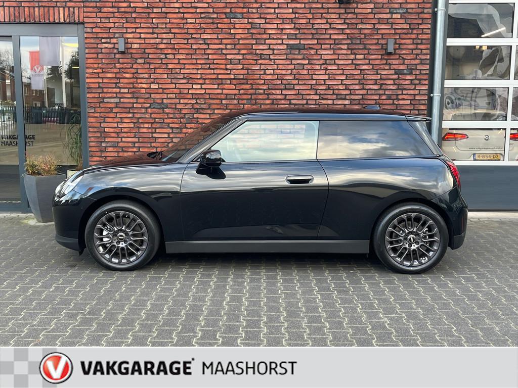 Mini Mini Cooper E Essential XS 40.7 kWh NIEUW Camera/HUD/PD, Auto's, Stof, Gebruikt, 4 stoelen, Zwart