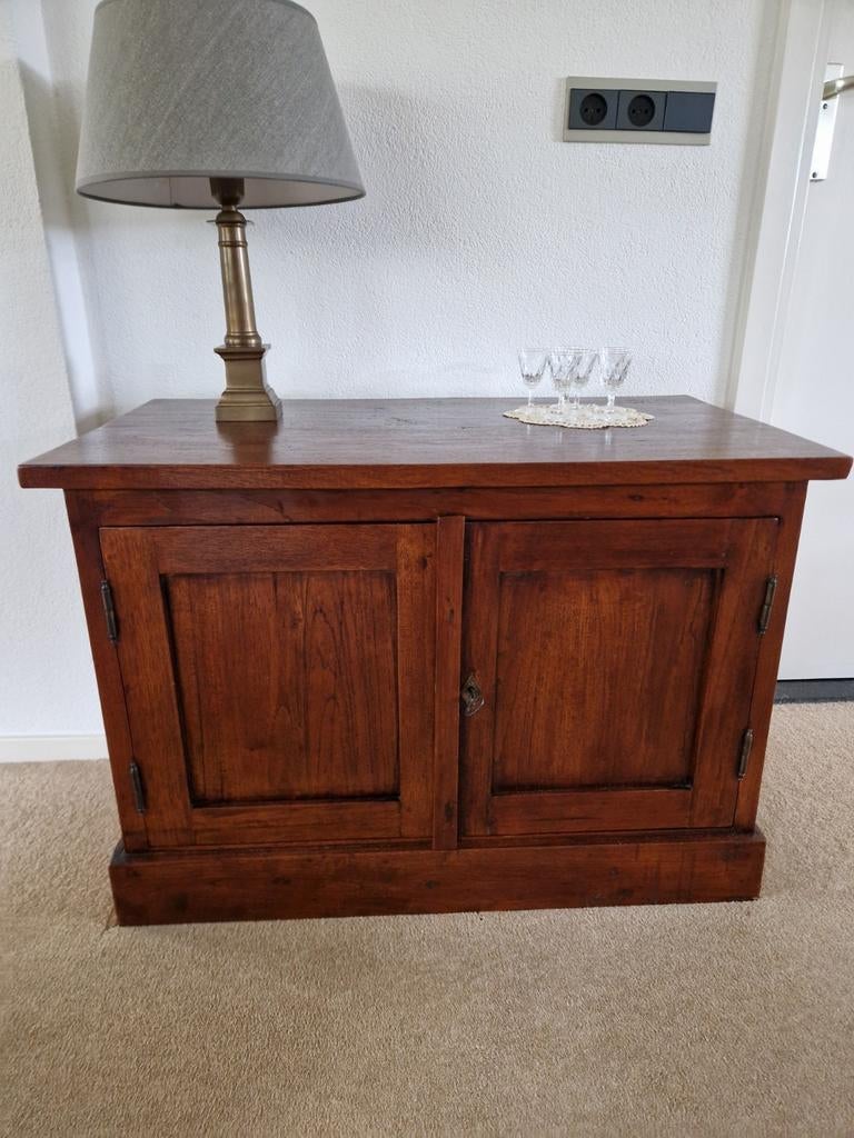 Antiek koloniaal kastje / dressoir, Ophalen