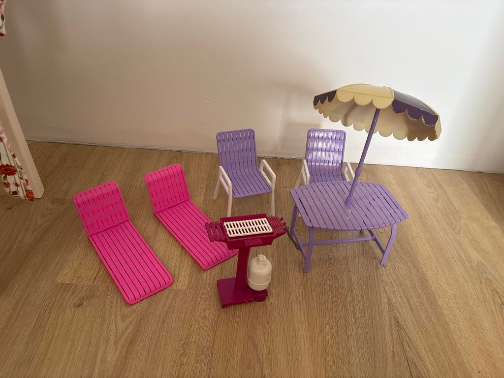 Barbie accessoires speelset tuinset bbq barbecue ligbedden, Ophalen of Verzenden, Gebruikt, Barbie