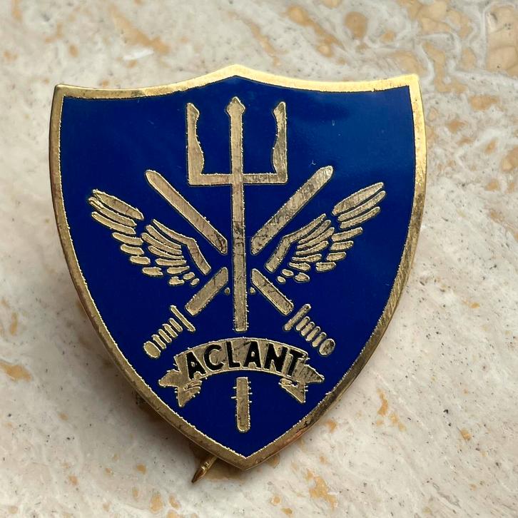 BORSTZAKHANGER NAVO ACLANT Norfolk Virginia, Verzamelen, Militaria | Algemeen, Embleem of Badge, Nederland, Ophalen of Verzenden