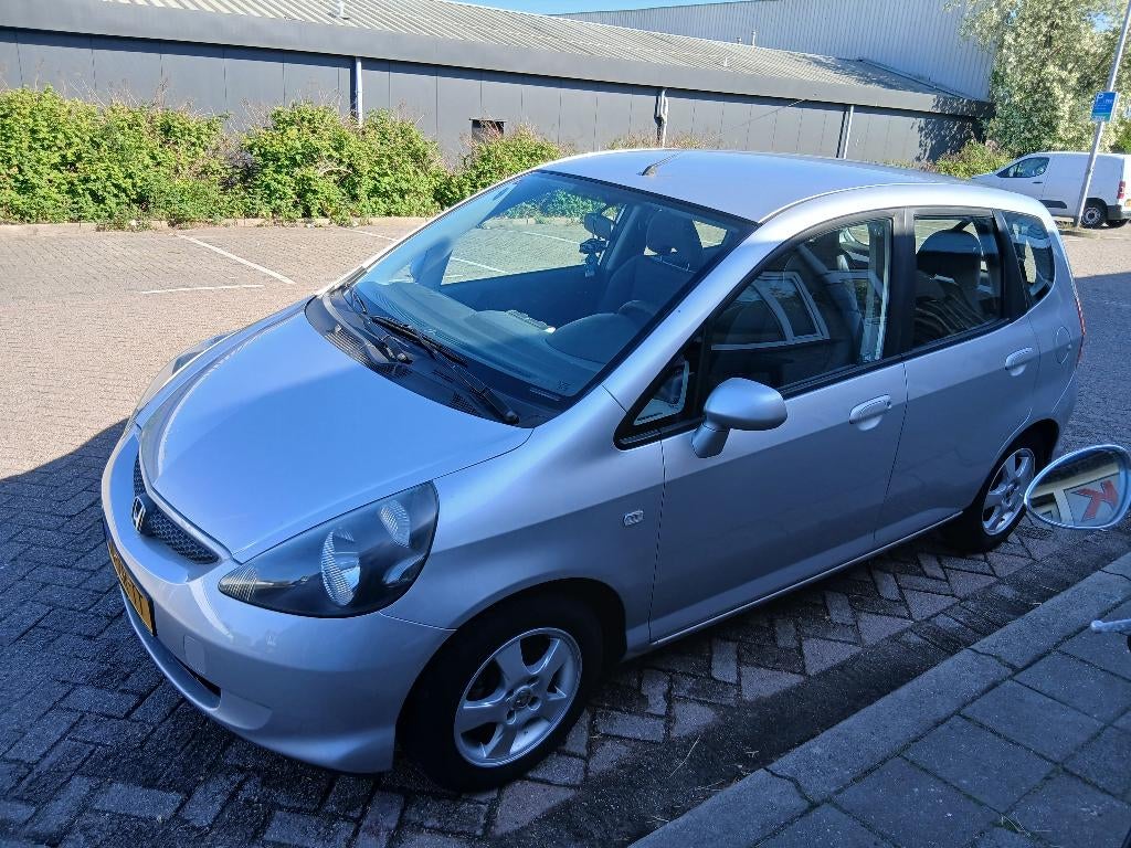 Honda Jazz 1.2 I 2008 Grijs, Auto's, Honda, Voorwielaandrijving, 450 kg, 40 €/maand, 4 cilinders