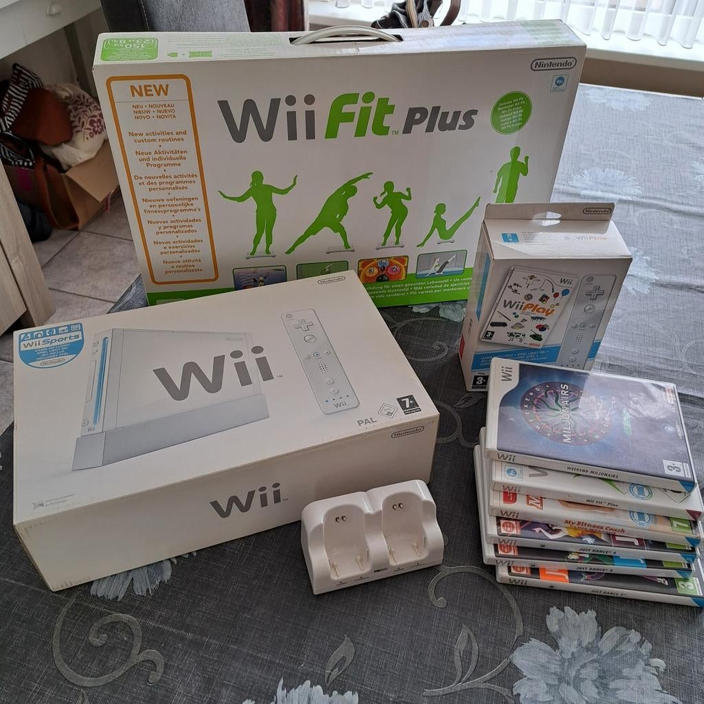 Wii console zeer compleet met Wii Fit Plus en games, Spelcomputers en Games, Spelcomputers | Nintendo Wii, Ophalen of Verzenden