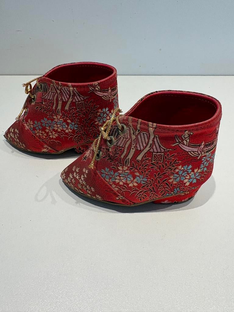 Traditionele Chinese geborduurde damesschoenen, Kleding | Dames, Schoenen, Ophalen of Verzenden, Gedragen, Rood, Overige typen