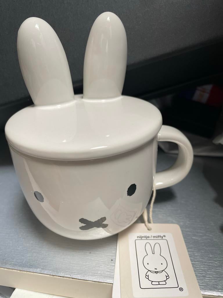 Nijntje Miffy kopje met Deksel - Nieuw, Keramiek, Nieuw, Ophalen of Verzenden, Overige stijlen