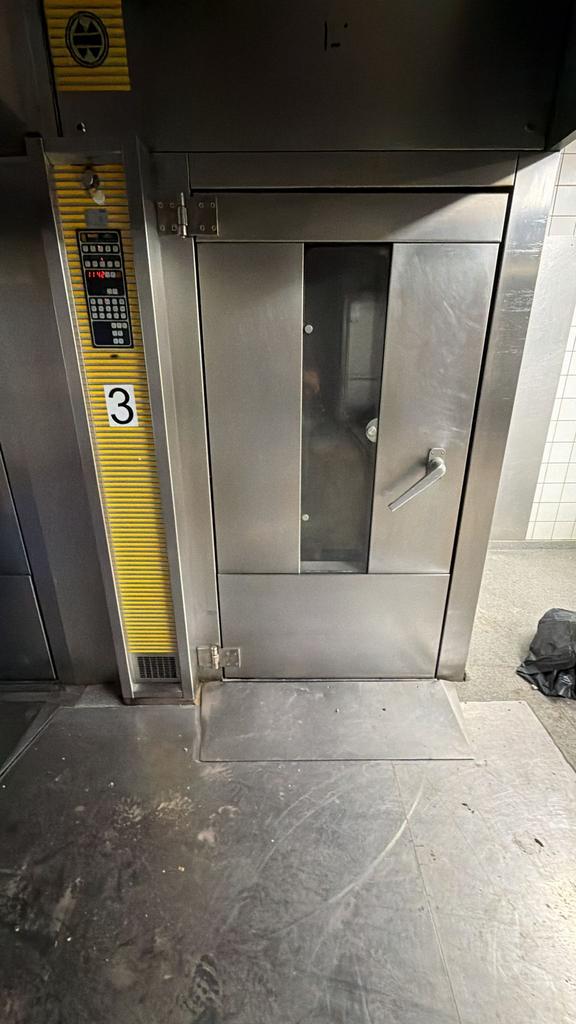 Bakersoven goed hij staat .doet het nogvolledig, Doos, 100 cm of meer, 60 cm of meer, Ophalen of Verzenden