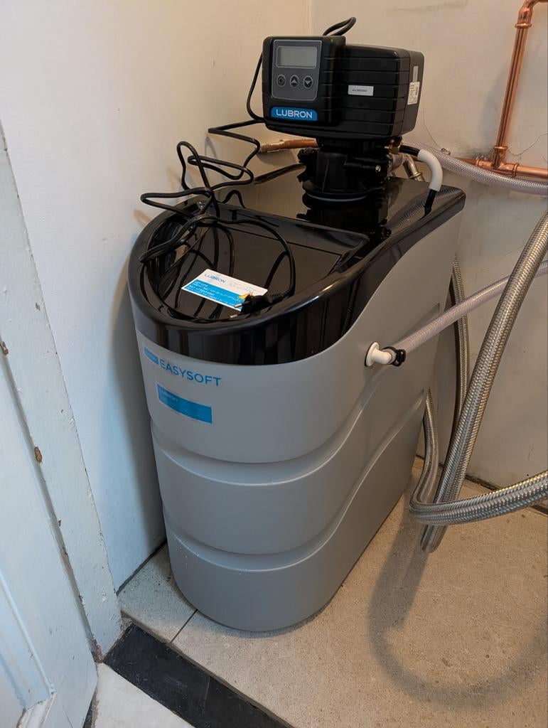 Lubron waterontharder SXT2 750 nieuw + 3x 25kg zout, Ophalen, Nieuw, Waterontharder met zout