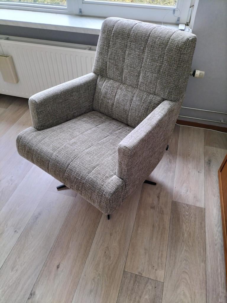 Zeer nette draaifauteuil - gemêleerde stof, Ophalen, 75 tot 100 cm, Zo goed als nieuw, 75 tot 100 cm