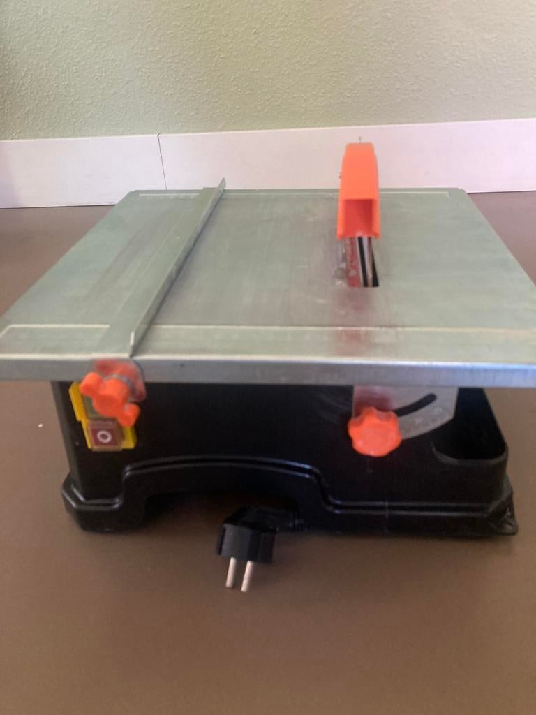 Tegelzaagmachine/tegelslijpmacine 33x33 cm z.g.a.n., Ophalen of Verzenden, Zo goed als nieuw, 600 tot 1200 watt