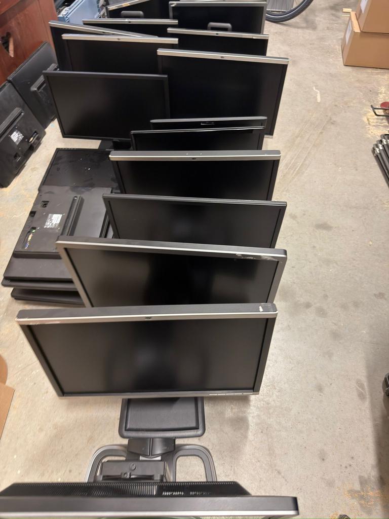 Partij HP en Dell monitoren - 5 euro per stuk, Computers en Software, Monitoren, Ophalen, Gebruikt, HP, Kantelbaar