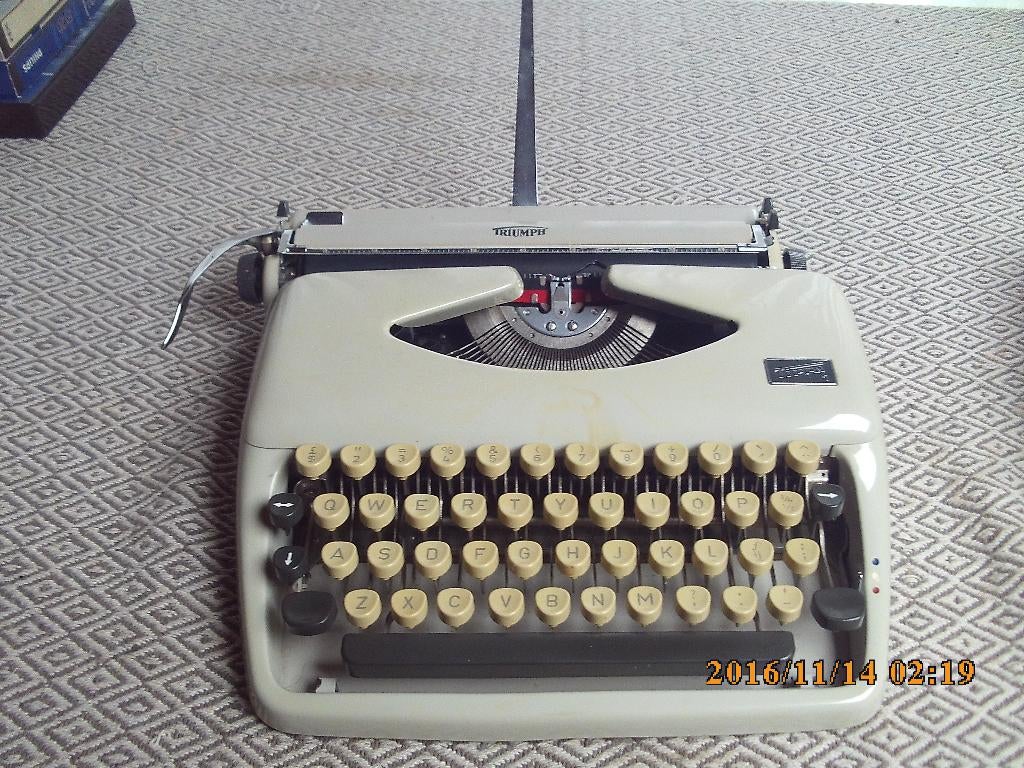 Vintage Triumph Tippa 1 kofferschrijfmachine., Diversen, Typemachines, Ophalen of Verzenden, Zo goed als nieuw