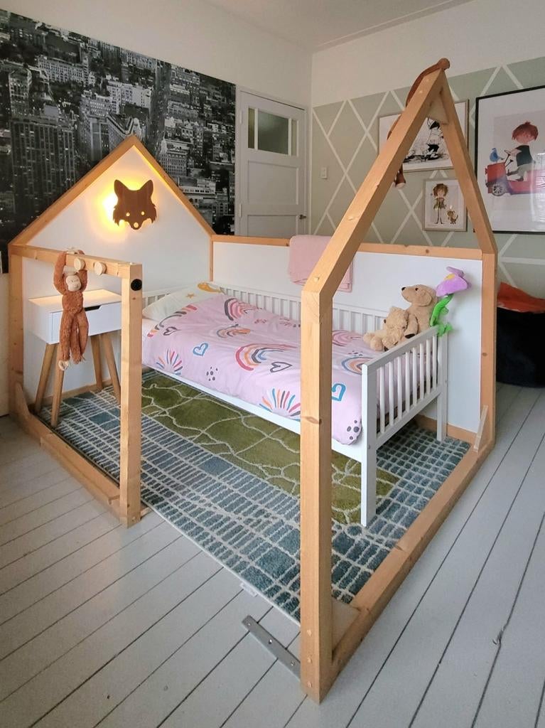 Houten huisje voor kinderkamer, Ophalen, Zo goed als nieuw