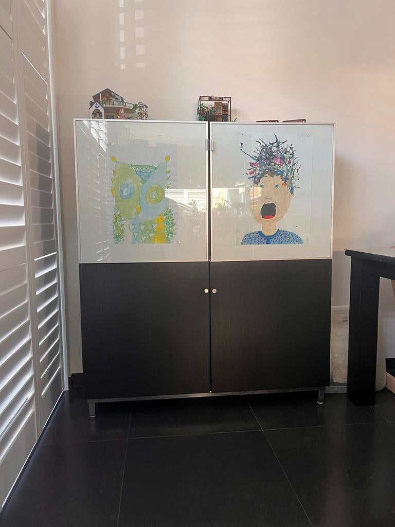 IKEA kast met deurtjes voor eigen foto/poster (140x120x40), Huis en Inrichting, Ophalen, Gebruikt, 100 tot 150 cm, 100 tot 150 cm