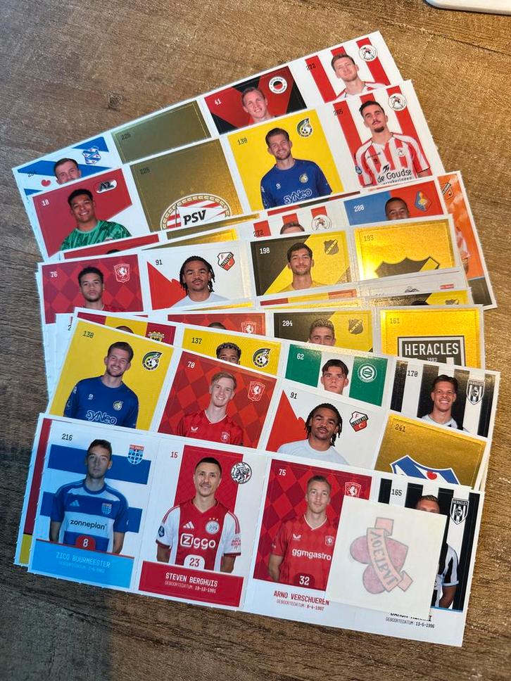 Plus voetbalplaatjes - 41 stuks, reeks van 4 plaatjes, Verzamelen, Sportartikelen en Voetbal, Zo goed als nieuw, Poster, Plaatje of Sticker