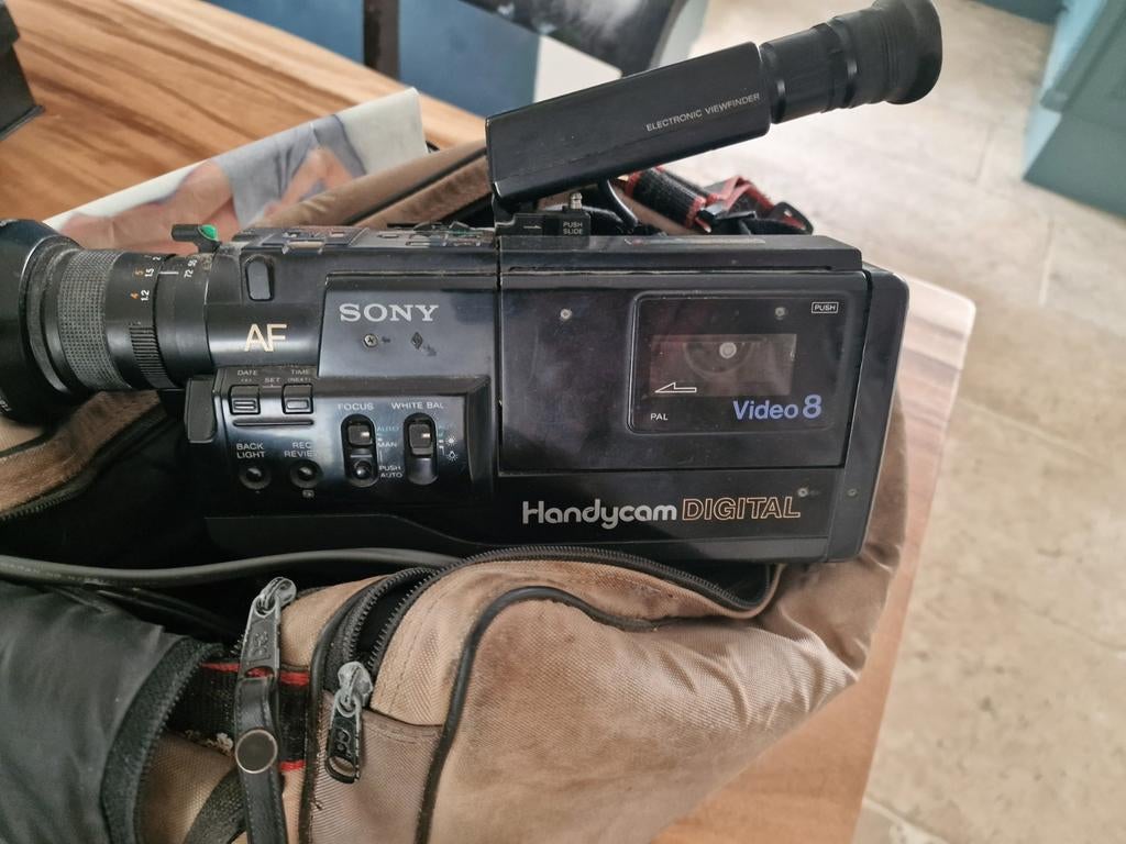 Oude Sony Handycam Digital Video 8 camera (defect), Ophalen of Verzenden, Overige soorten, Camera