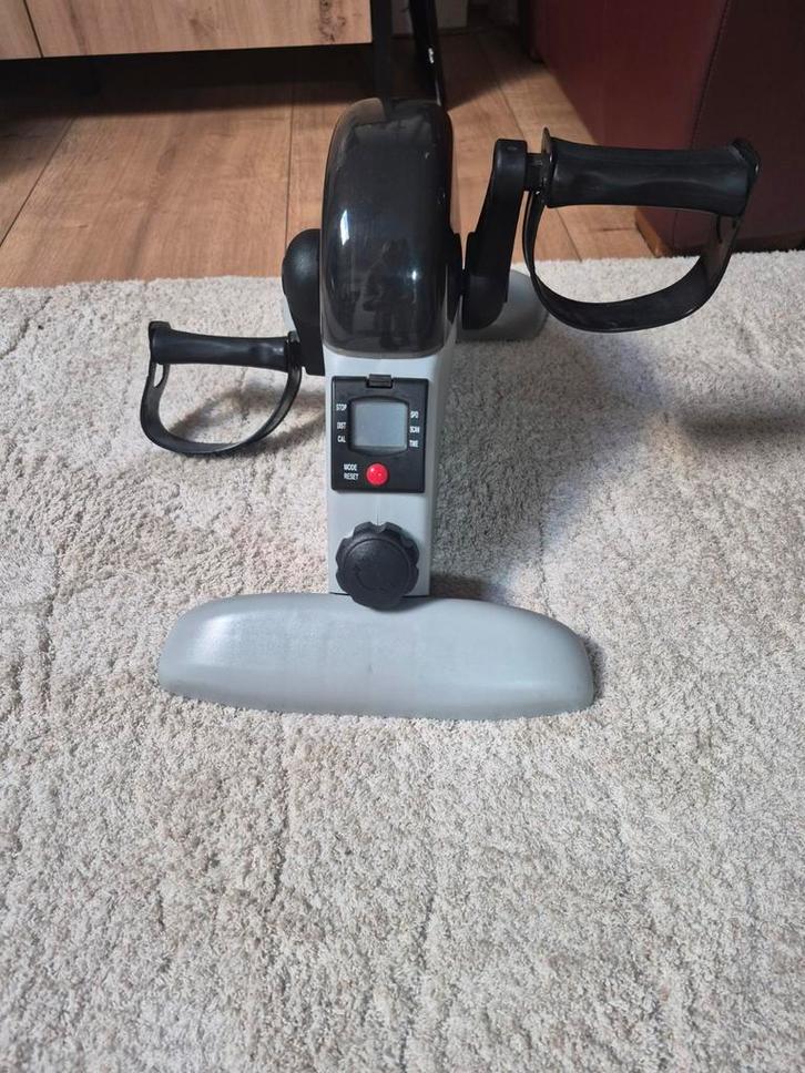Stoelfiets - Compacte hometrainer voor thuis, Sport en Fitness, Fitnessmaterialen, Gebruikt, Overige typen, Armen, Benen, Ophalen
