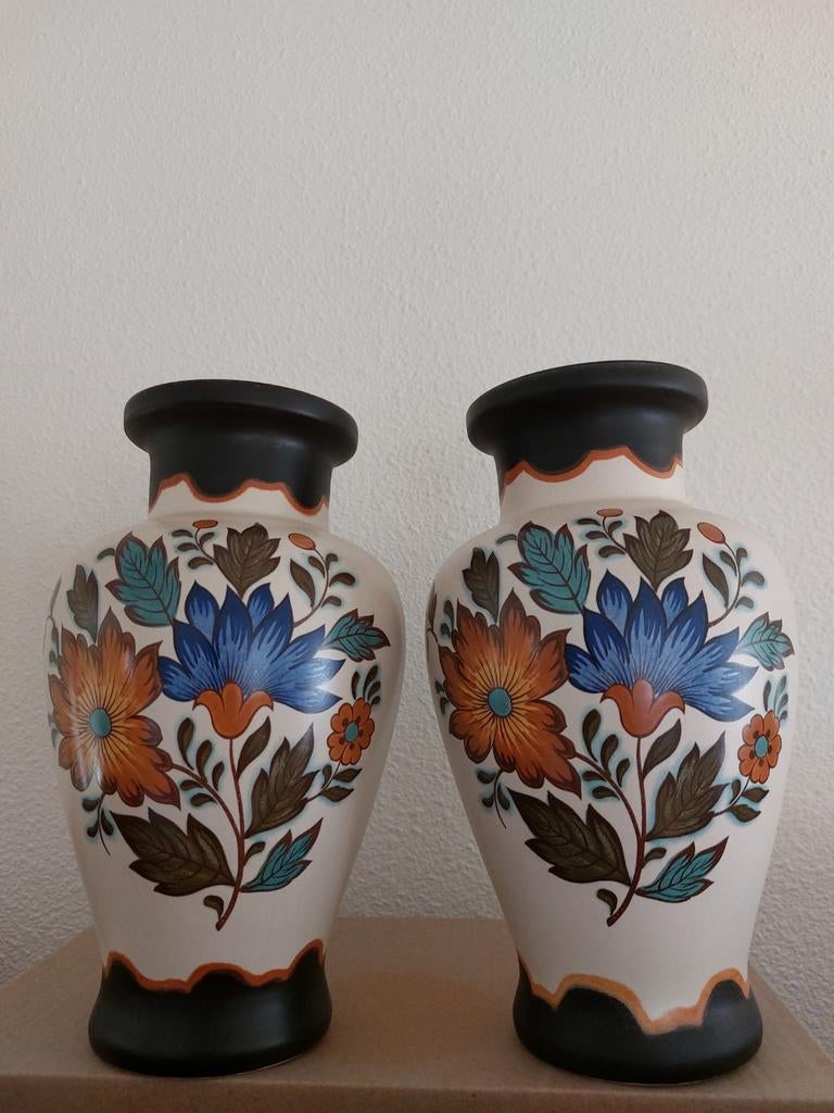 Set van 2 Flora Gouda Plateel vazen - Handwerk, Antiek en Kunst, Antiek | Vazen, Ophalen of Verzenden